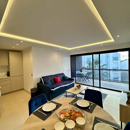 Azur, Moderne Et Proche Cannes
