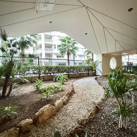 Azur, Moderne Et Proche Cannes